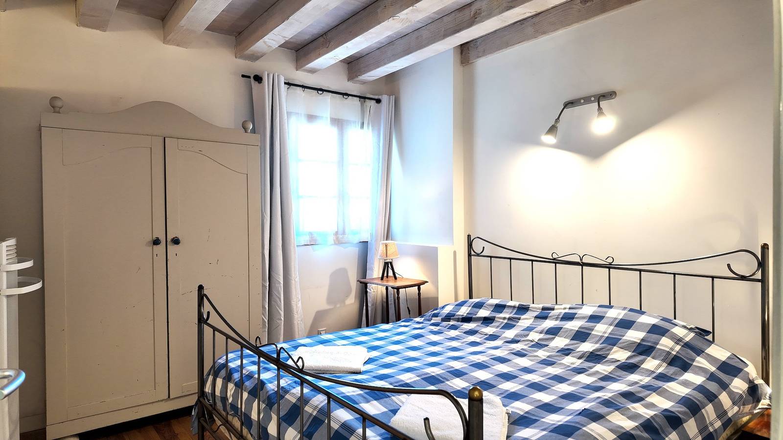 Vakantiehuis 'Domaine De Bellac - Le Cabriolet' met Gedeeld Zwembad, Terras en Wi-Fi in Roussines, Regionaal Natuurpark van de Perigord-Limousin