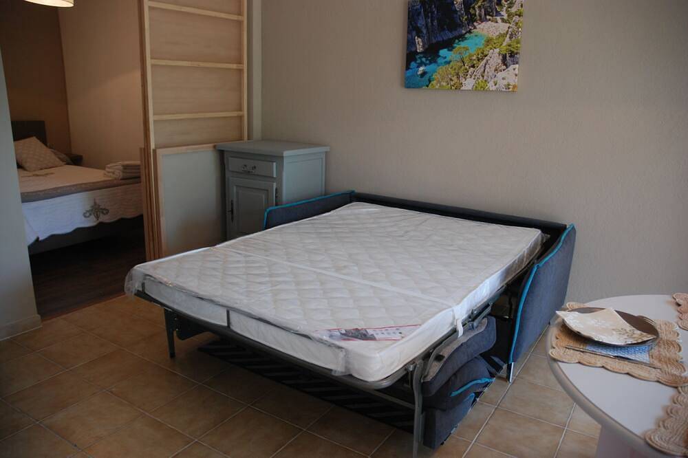 Apartment f2 2/4 pl avignon festival. in Châteaurenard, Arles region