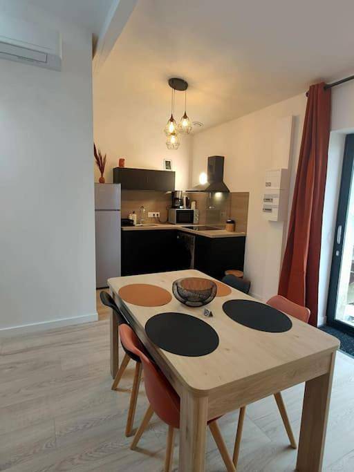 Gîte pour 4 personnes, avec terrasse et vue ainsi que piscine et jardin dans La Chapelle-de-Guinchay - 4