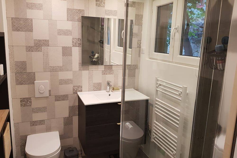 Entire apartment, Studio Meublée vue Mer et Terrasse 80 M2 in Grasse, Cannes region