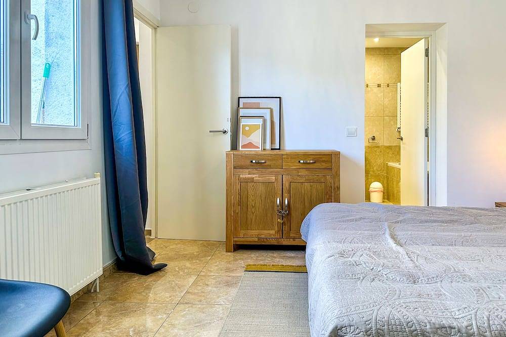 Capacity 12 people. Villa with pool and large terraces , 750 meters from  beach in Begur, Costa Brava