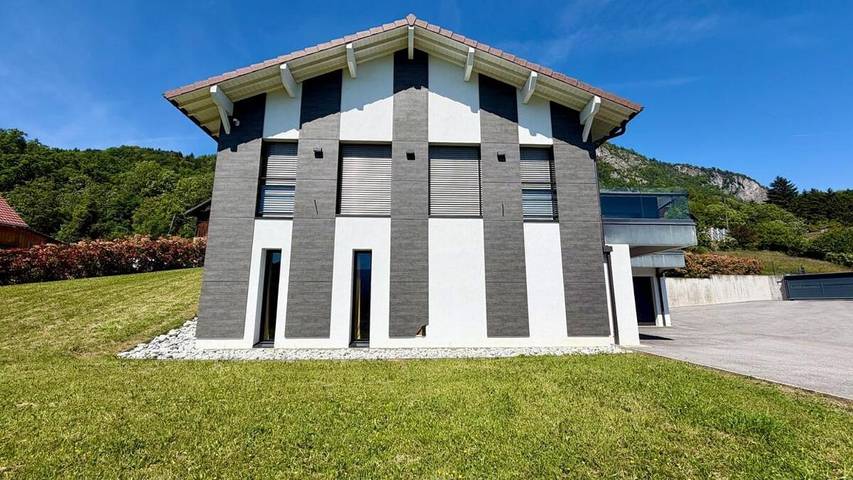 Location de vacances pour 8 personnes, avec jardin ainsi que balcon et vue à Thyez