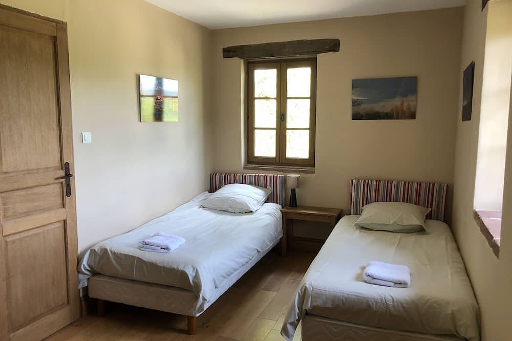 Maison de 3 chambres avec piscine chauffée et grand jardin, animaux acceptés in Meyssac, Région de Brive-la-Gaillarde