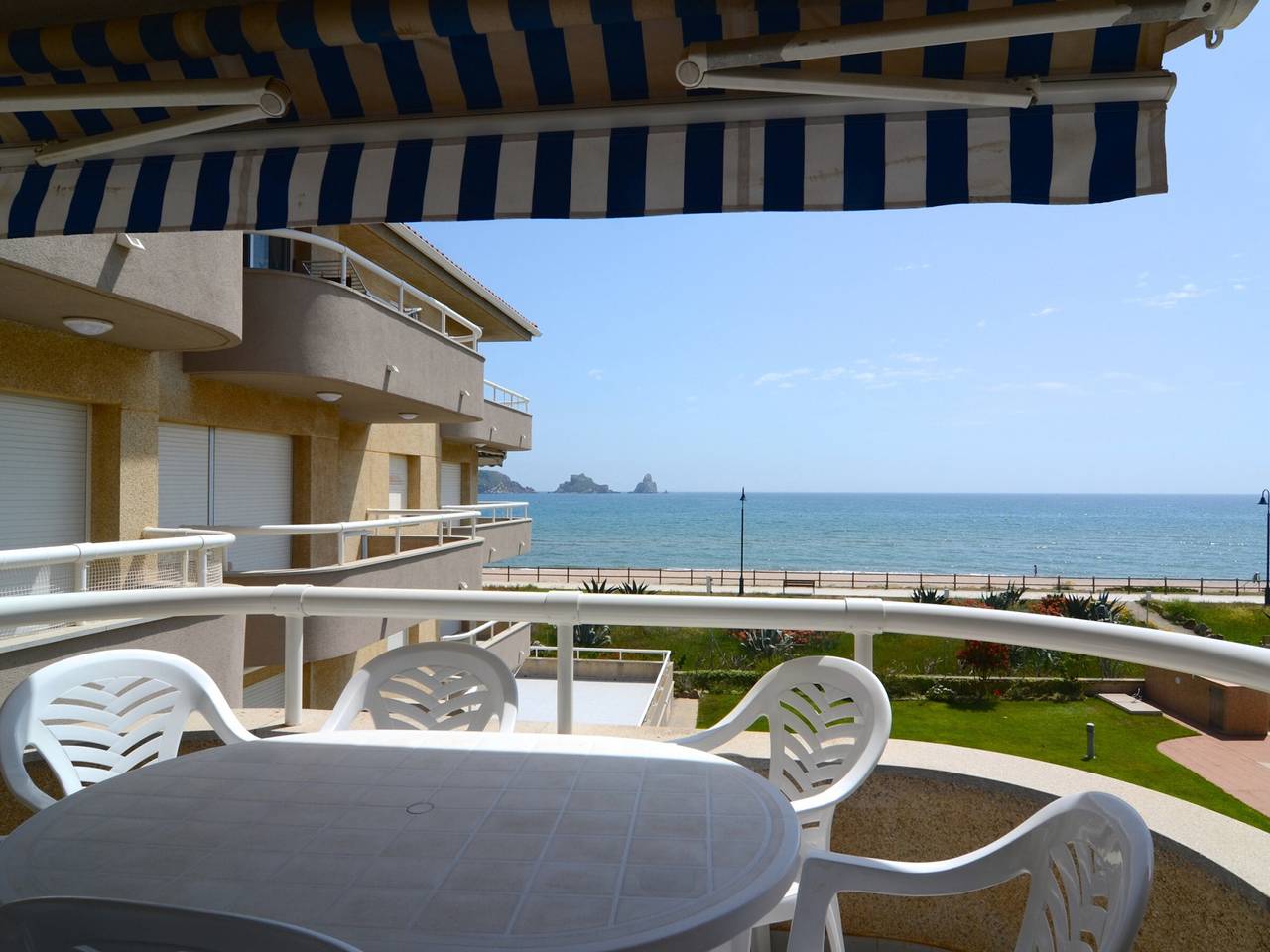 Appartement entier, Appartement 2 ch pour 6 pers près plage, piscine commune in Els Griells, Costa Brava