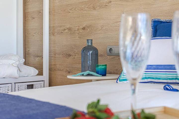 Appartement entier, In Caión: Attic-Suite with 2 terraces and Jacuzzi on the seafront in Caión, Laracha