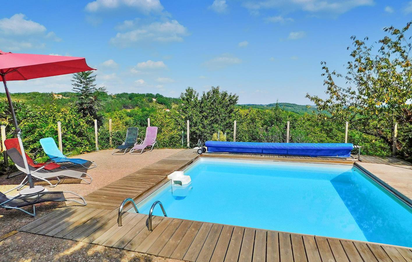 Appartement spacieux avec piscine, parking et WiFi in Veyrines-de-Domme, Périgord Noir