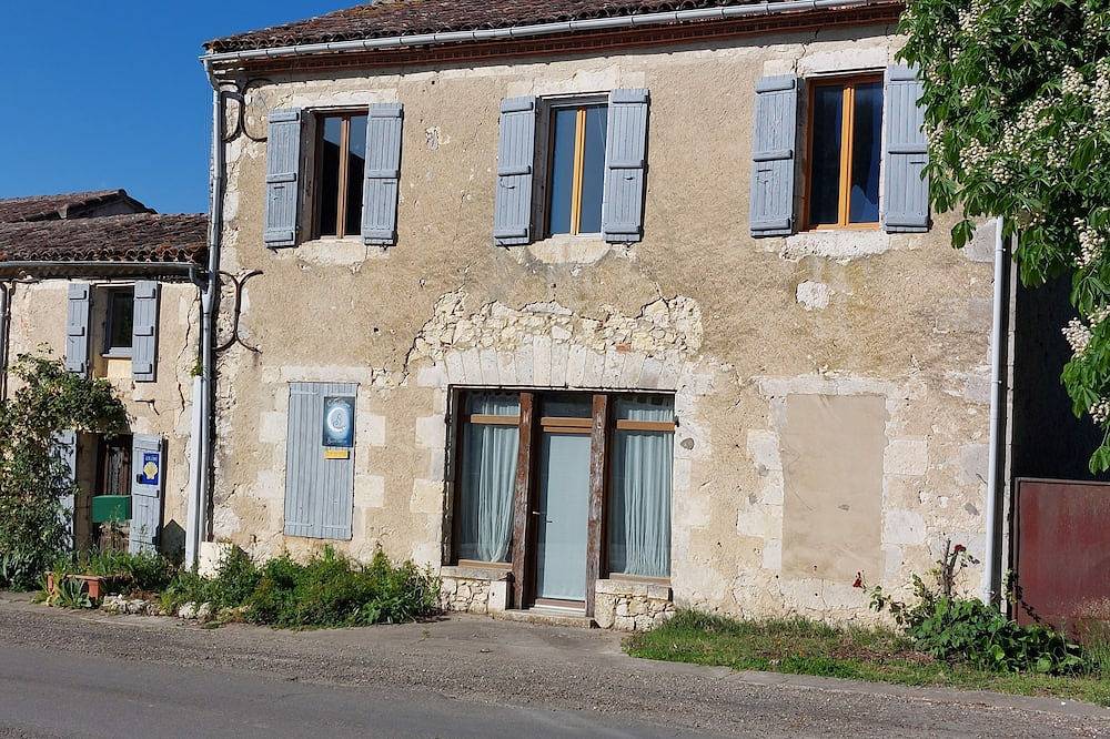 Maison Typique Gasconne de Village Avec Jardin in La Romieu, Gers