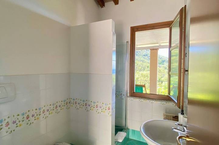 Ganze Wohnung, Villa in Peri - Zwei 5 Betten mit überdachter Terrasse Seaview in Rio nell'Elba, Rio