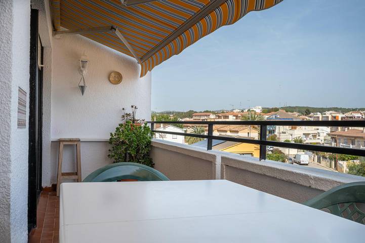 Appartement entier, At081 Atlàntic: Appartement de 3 chambres à 12 minutes à pied de la plage d'Els Muntanyans. Il dispose de la climatisation, d'une piscine et d'un parking. in Torredembarra, Costa Dorada