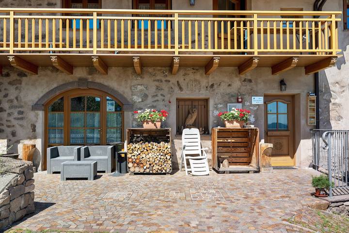 Entire apartment, Apartment 'Maso Bornie Mirtillo' with Mountain View, Shared Terrace and Wi-Fi in Valda, Altavalle