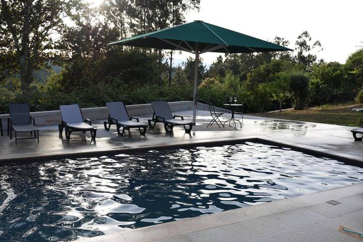 Casa de férias para 14 pessoas, com Varanda e Terraço e ainda Jardim and Piscina em Paredes de Coura