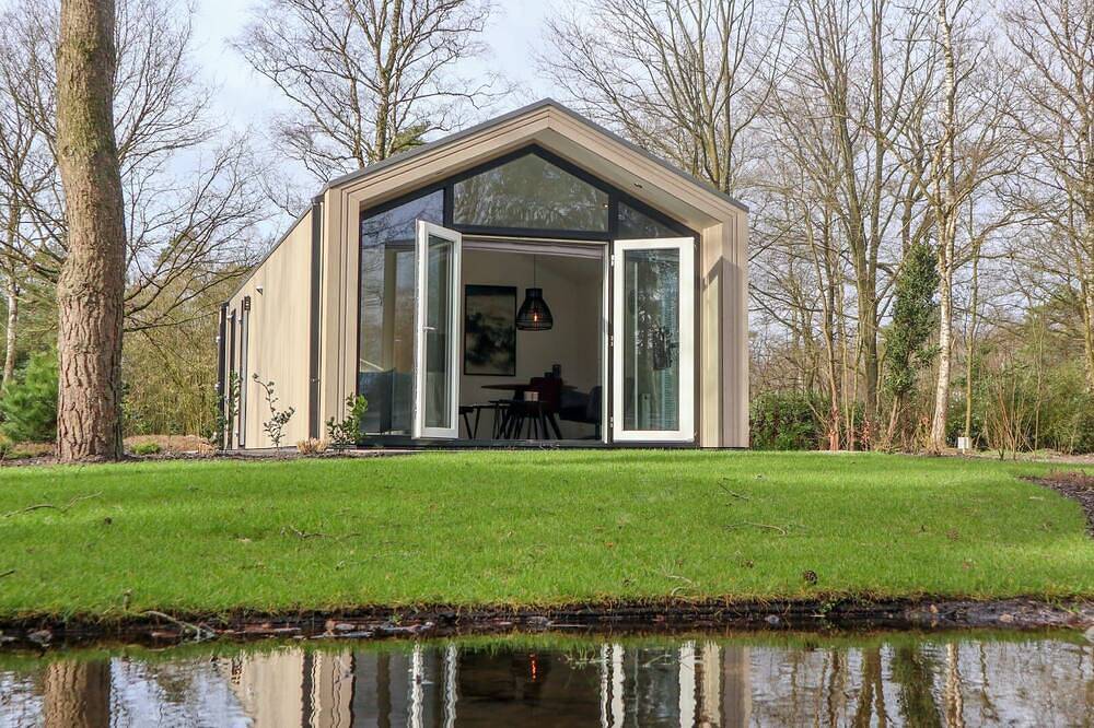 Chalet met 2 slaapkamers en een terras in Hoge Veluwe