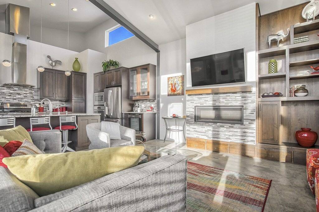 Modern Luxury I Mountain Views- central location- 4Br/3Ba in Colorado Springs, El Paso County (CO)