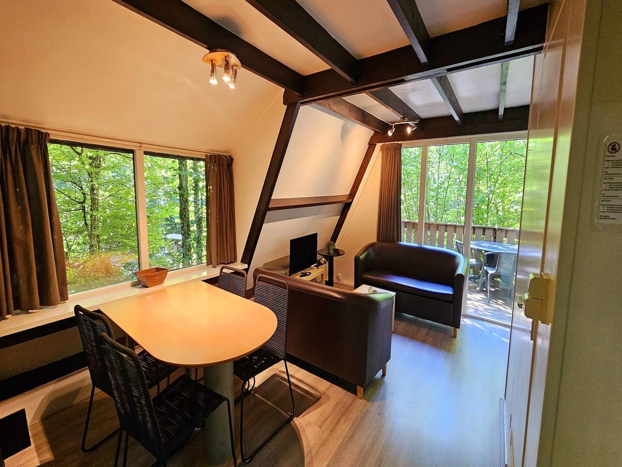 Charmant chalet in Durby met terras in Grandhan, Durbuy