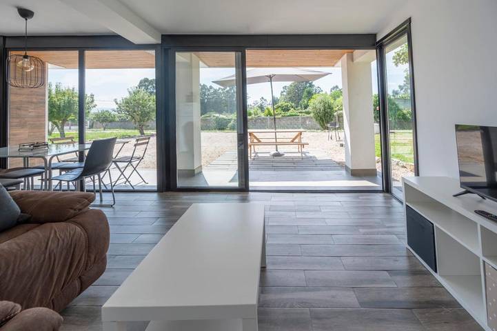 Location de vacances pour 4 personnes, avec vue ainsi que terrasse et jardin, animaux acceptés à Oleiros (Espanha) - 3