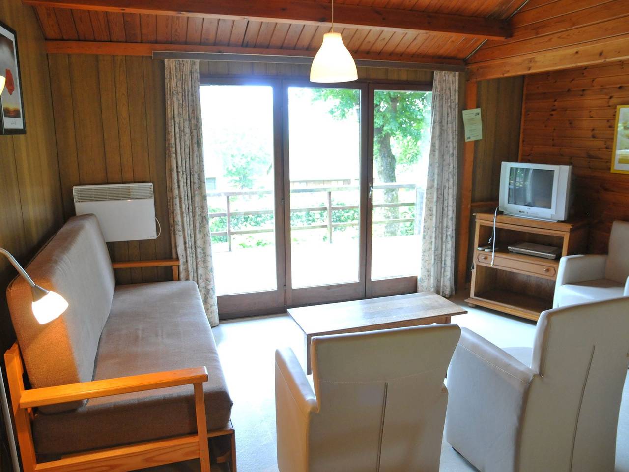 Bungalow in Belgien nahe grünen Hügeln in Rendeux, Luxemburg Provinz