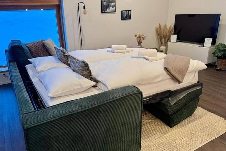 Ganze Wohnung, Louisa's Gallery· Stylish Alpine Apartment· Hot Tub · Family · Near Ski & Trails in Alt st. Johann (Alpen), Wildhaus-Alt St. Johann