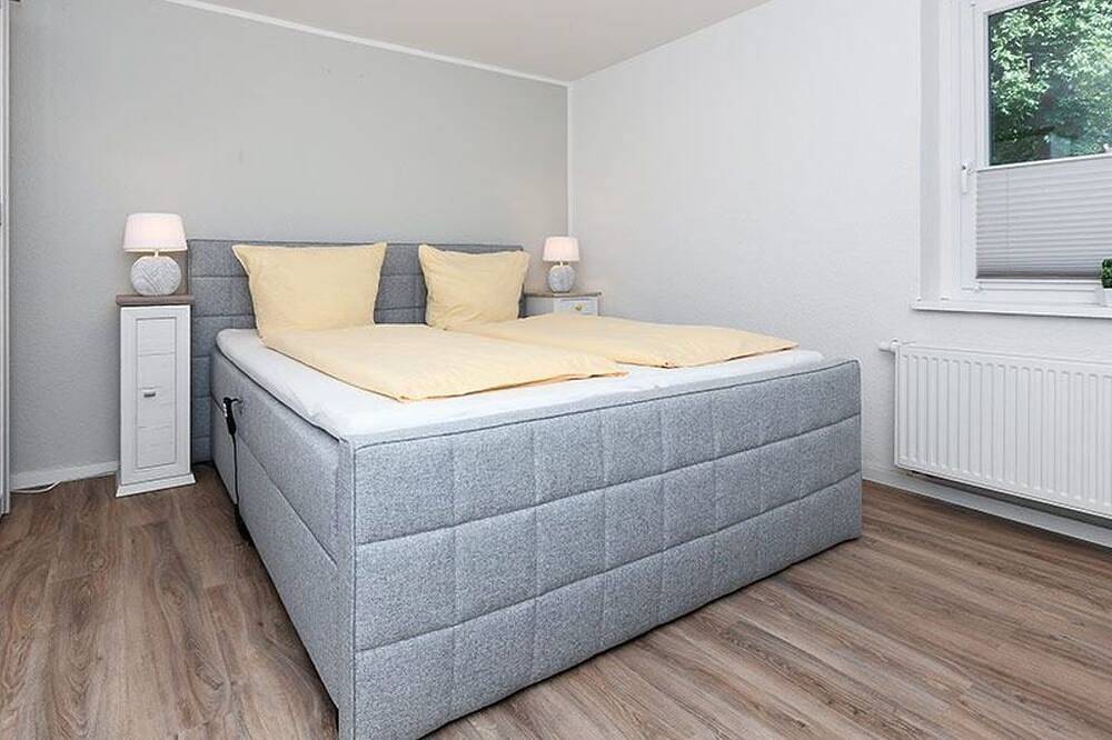 Ganze Wohnung, Ferienwohnung Kastanie - Haus Baumkrone in Groß Holum, Neuharlingersiel