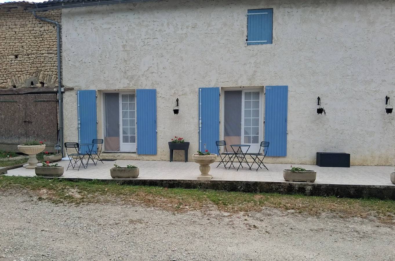 Gastenkamer 'La Glycine' met gedeeld terras en tuin, Wi-Fi in Antezant-la-Chapelle, Saint-Jean-d'Angély en omgeving