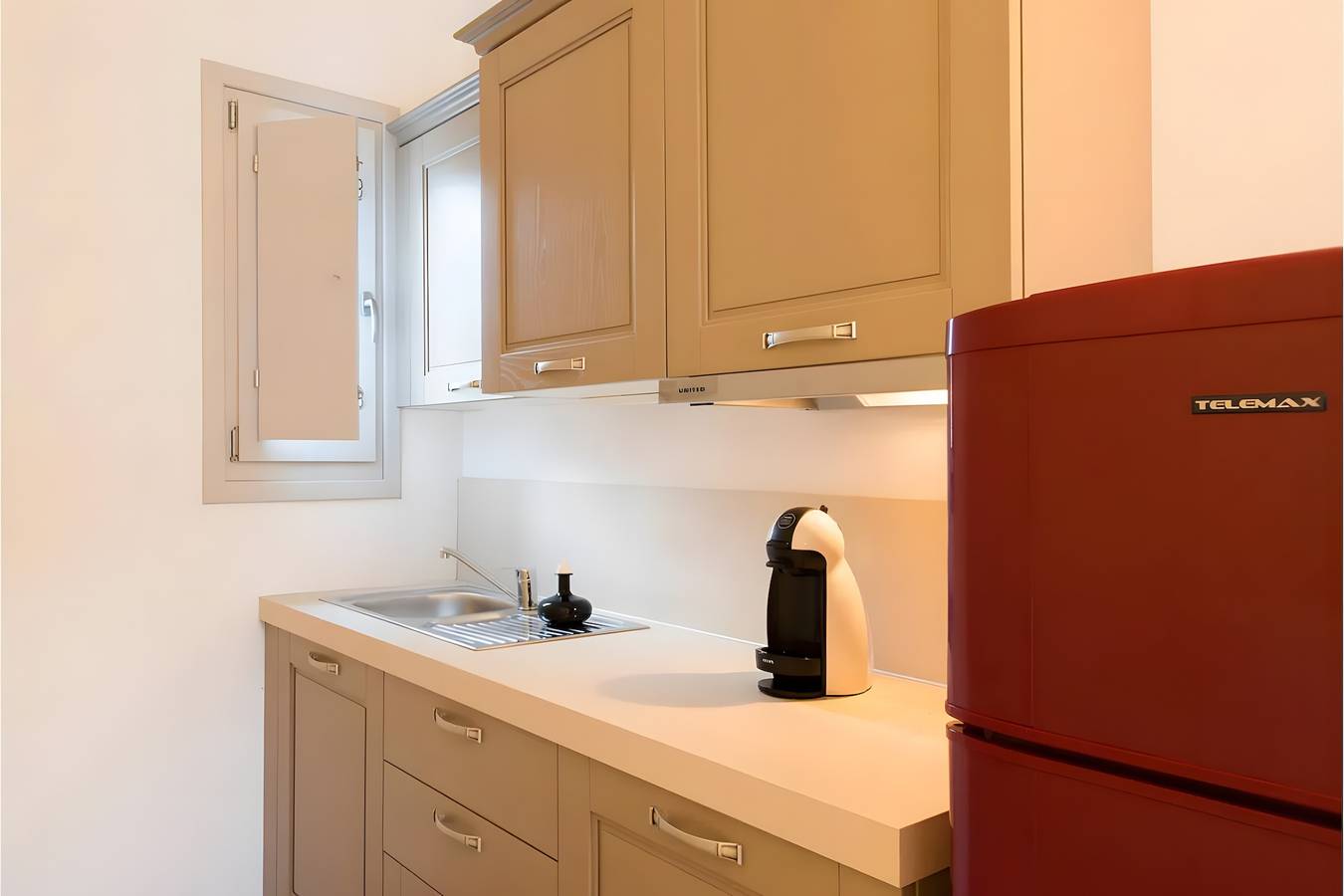 Apartamento 'Echinousa Kimolos katoikia no5' con vistas a la montaña, Wi-Fi y aire acondicionado in Milo