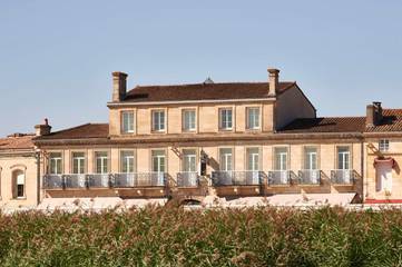 Hôtel pour 2 personnes, avec piscine ainsi que sauna et jardin à Pauillac