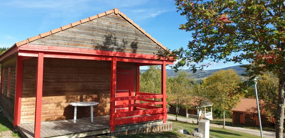 Gîte pour 6 personnes, avec Jardin et Bassin pour enfant dans Blavignac, Région de Mende