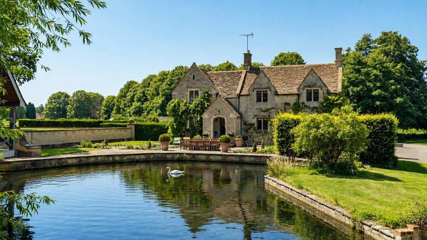 Vacation rental for 12 people, with Terrace and Yard as well as Lake view and View in Bristol