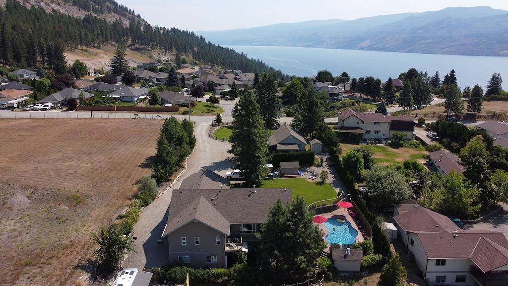 Rückzugsort am Pool, Peachland Carriage House in Peachland, Regional District of Central Okanagan