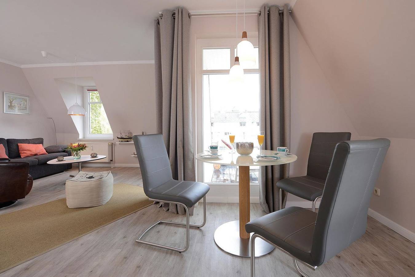 Ganze Wohnung, Liebevoll eingerichtetes Apartment mit tollem Balkon und nur 100 m zum Strand! in Boltenhagen, Nordwestmecklenburg (Wismar und Umgebung)
