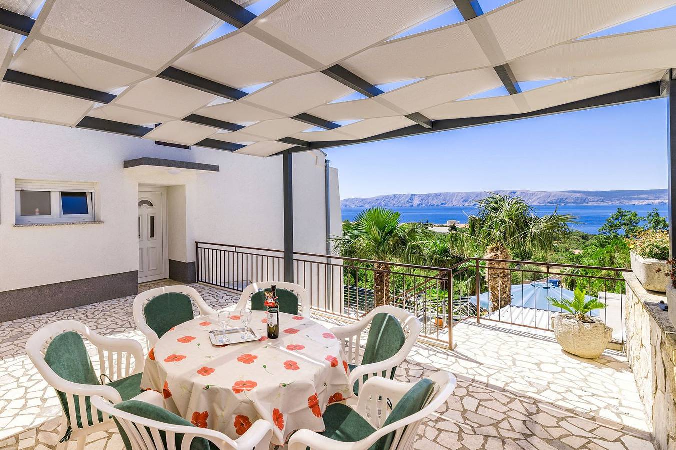 Ganze Wohnung, Hundefreundliches Apartment nur 500 Meter zum Strand mit Meerblick, Garten, Grill in Povile, Primorje-Gorski Kotar