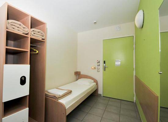 4-Bed Female Dormitory Room in Rochefort, Région de Rochefort