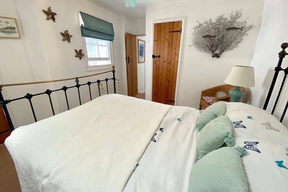 Cosy Character Cottage With Sea View In Mousehole in Mousehole, Cornwall