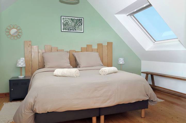 Gîte 4 pers. entièrement rénové, proche Pontrieux, calme et vue dégagée in Ploëzal, Région de Guingamp