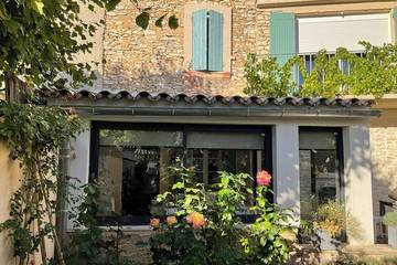Gîte pour 4 personnes, avec jardin ainsi que jacuzzi et balcon à Villes-sur-Auzon