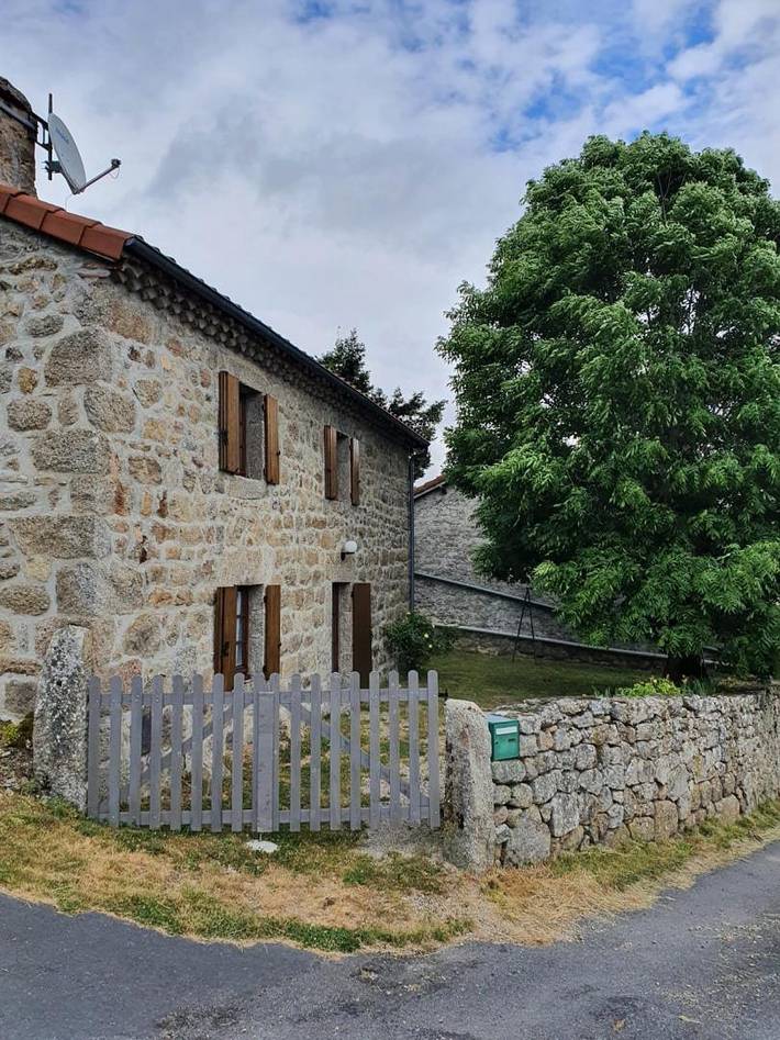 Gîte pour 6 personnes, avec Terrasse ainsi que Jardin et Vue dans Saint-Symphorien (Lozère)