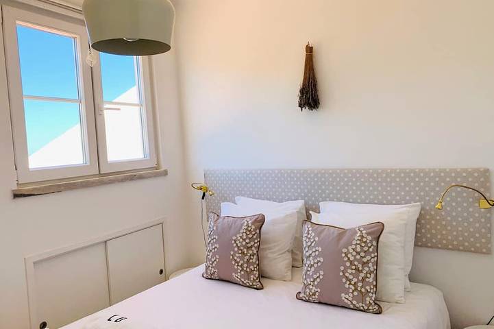 Unique Romantic Beach House by the Atlantic Ocean in Azenhas do Mar, Costa de Lisboa