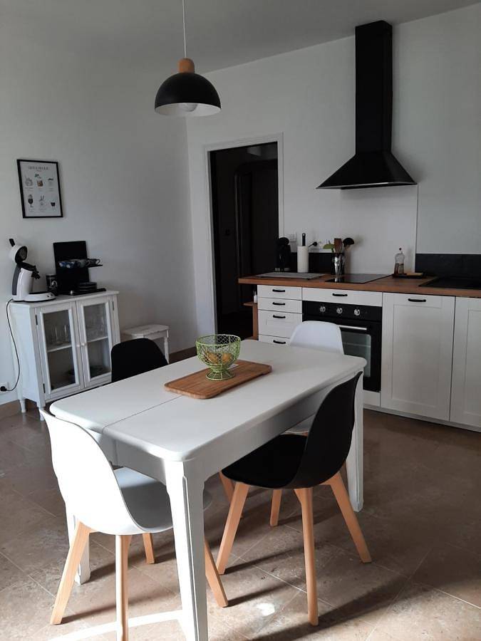 Appartement entier, Two-Bedroom Apartment in Lacroix-sur-Meuse, Région de Commercy