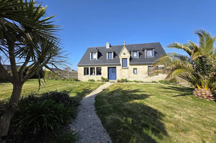 Location de vacances pour 6 personnes, avec jardin et balcon dans Plage de Grève Blanche (Plouguerneau)