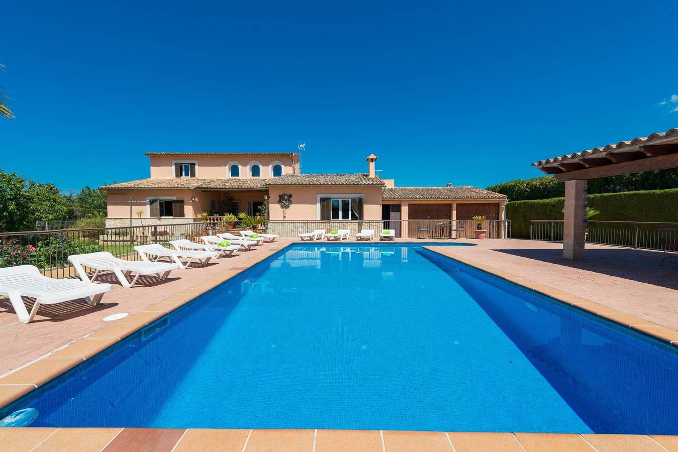 Can Marçal - Beautiful chalet with private pool and tennis court in residential area. Free Wifi in Es Garrovers, Marrachí