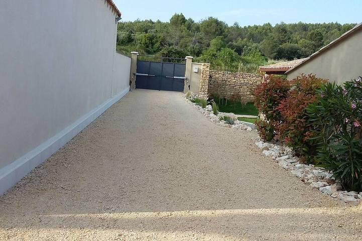 \"Landschaft in der Stadt\" Ferienhaus mit beheiztem Pool und Whirlpool \"\" 3 Sterne \" in Uzès, Nimes und Umgebung