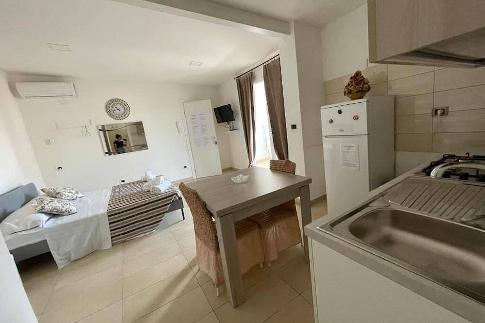 Apartamento entero, -Dimartino Home-Double Room with Balcony (2 Adults + 1 Child) in Pachino, Provincia de Siracusa