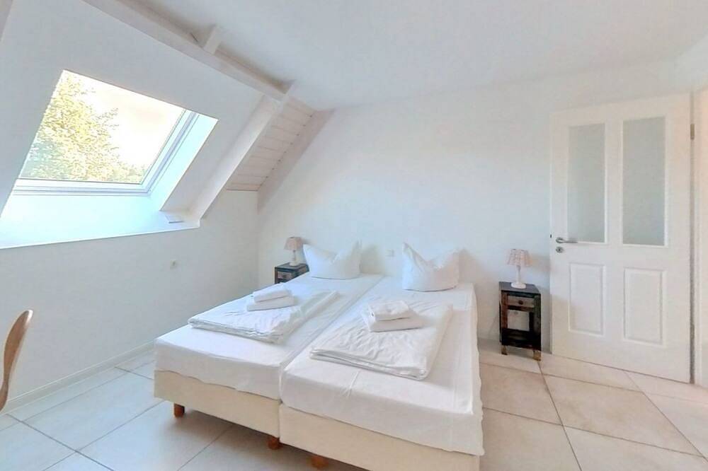 Schöne Maisonette-Ferienwohnung am Selliner See mit Terrasse in Selliner See, Baabe