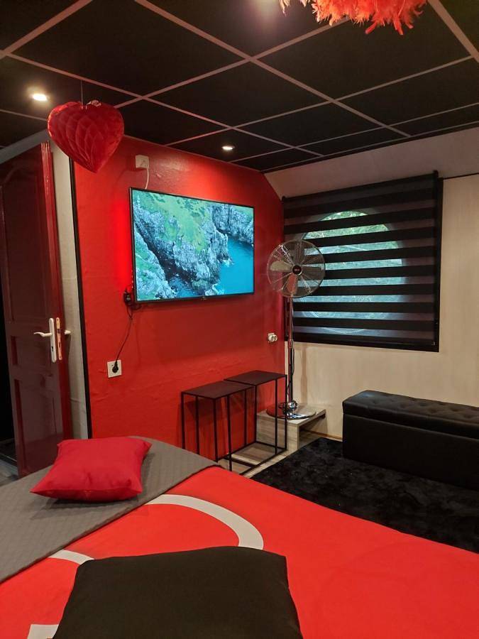 Péniche Morgane 2 chambre d'hôtes in Cambrai, Département Nord