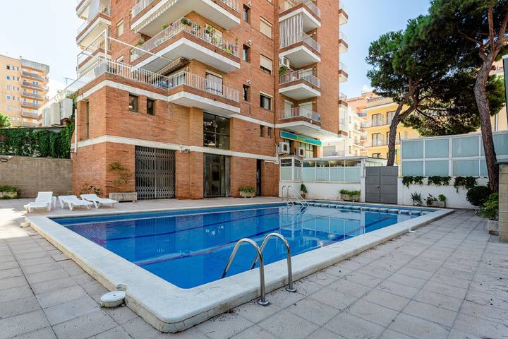 Ferienwohnung für 6 Personen, mit Balkon und Garten sowie Kinderpool in Blanes