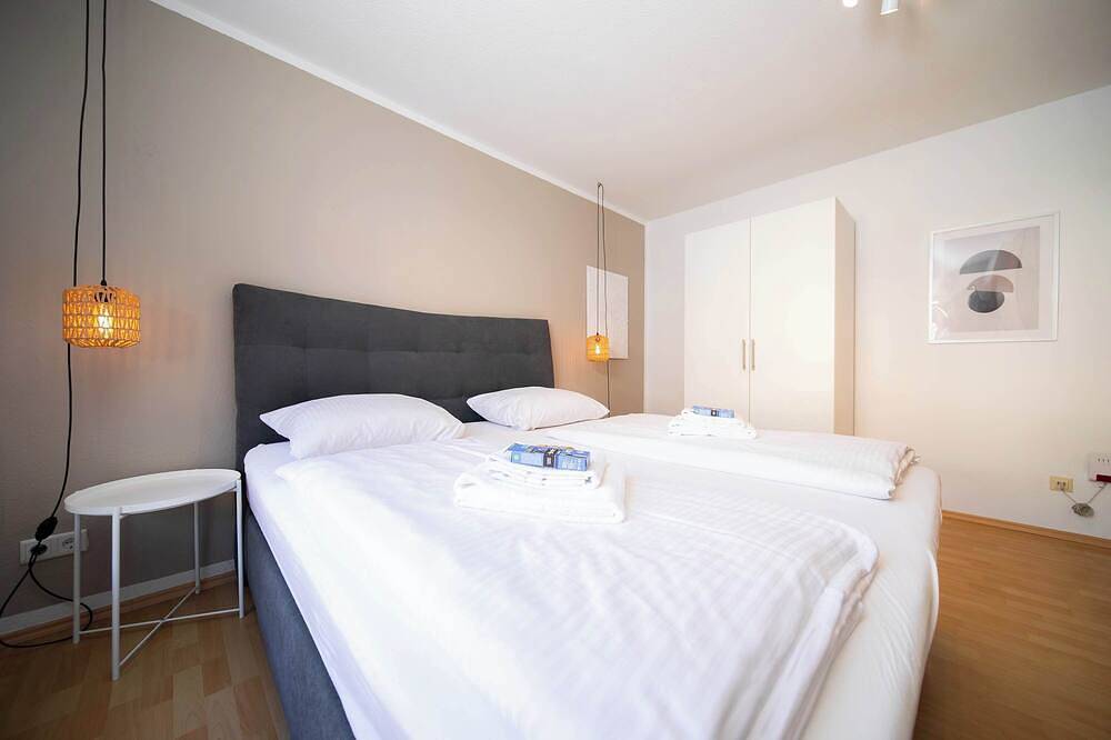 Entire apartment, Favorite Stays: Studiom w/ Balcony | Kitchen | Trade Fair in Neuss, Düsseldorf region