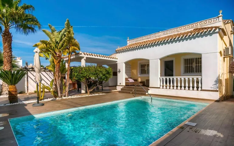 Villa for 6 people, with hot tub and pool as well as garden - 1