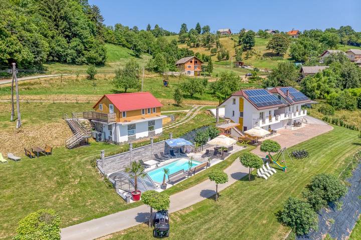 Villa für 9 Personen, mit Terrasse und Sauna sowie Pool in Slowenien