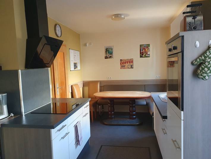 Ganze Ferienwohnung, Ferienhaus Arnstadt - Doppelhaus 165 qm mit 1 Wz. mit integrierter Küche, 5 Schlafz., Bad extra Wc und ausgebauten Keller mit Dusche in Arnstadt (Thüringen), Arnstadt