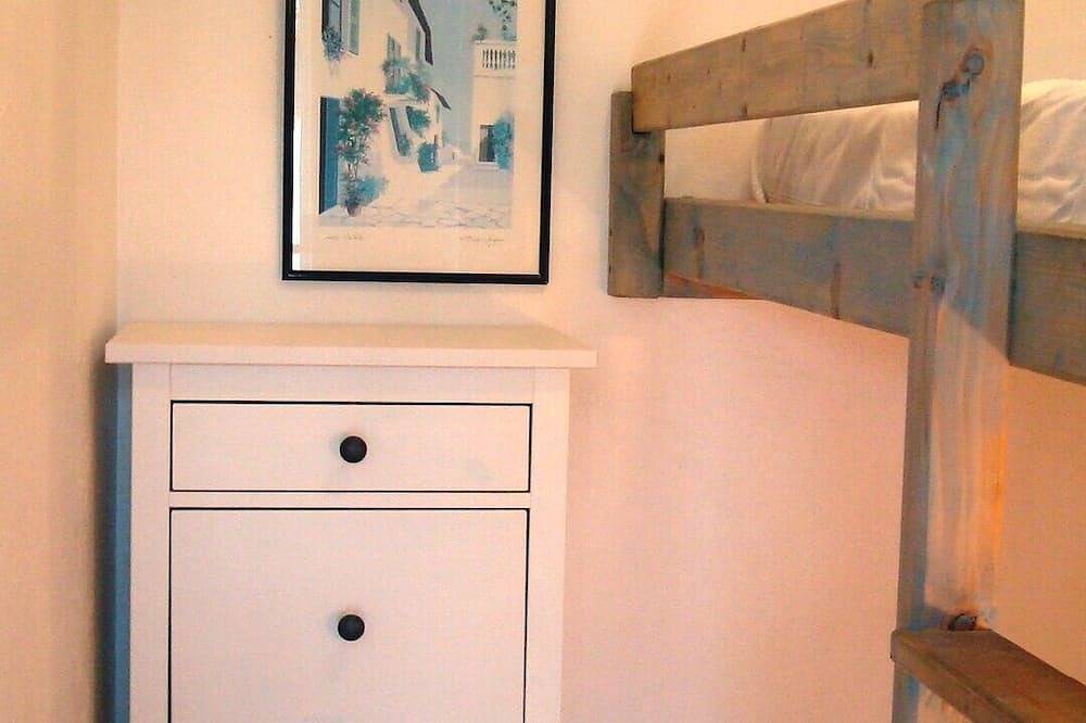 Appartement entier, Joli Studio, résidence de vacances pieds dans l'eau Hyeres - Presqu'île de Giens in La Bergerie, Hyeres