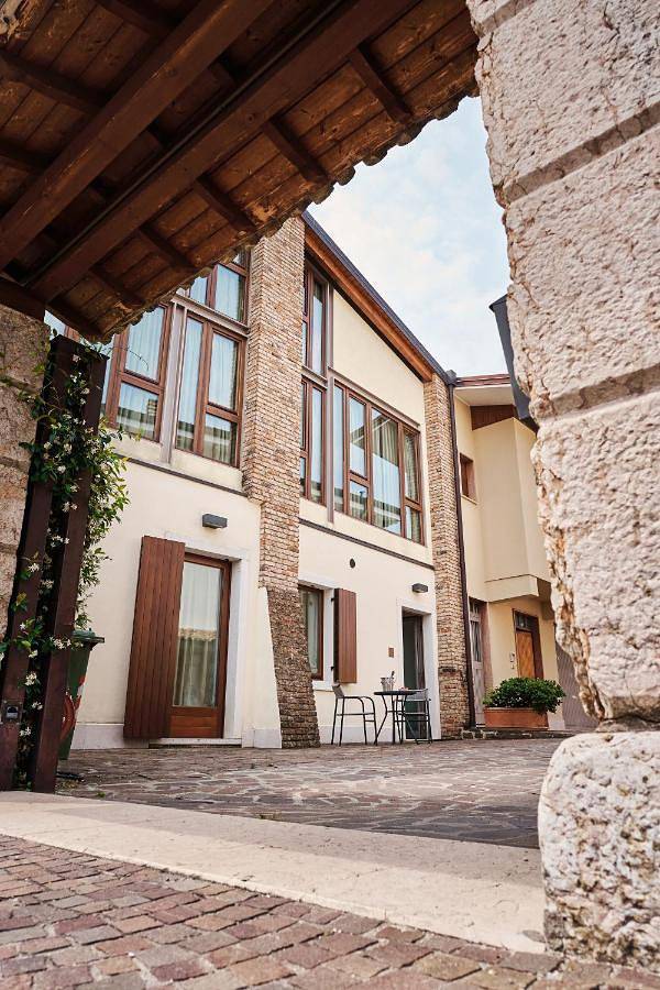 Casa vacanza per 2 persone, con vista lago e panorama in Pastrengo